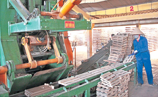 Bảo đảm an toàn lao động trong sản xuất gạch