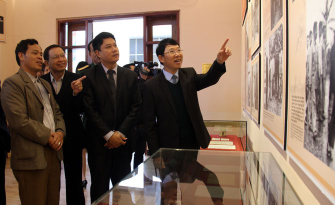 {keywords} {keywords}