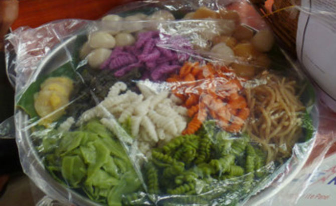 Folk cakes, from family dining table to popular tourist product