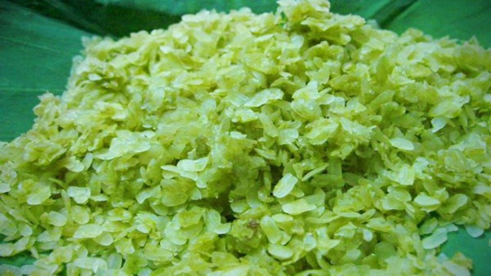 Autumn spirit served up in the form of rice flakes by Hanoi village