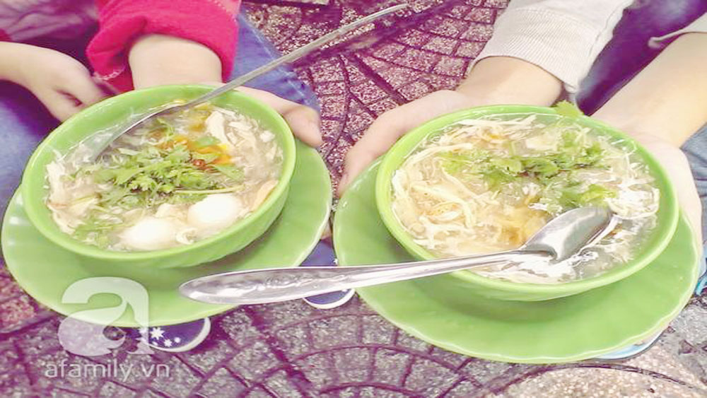 The crab soup stand that's been bubbling in the heart of Saigon for 24 years