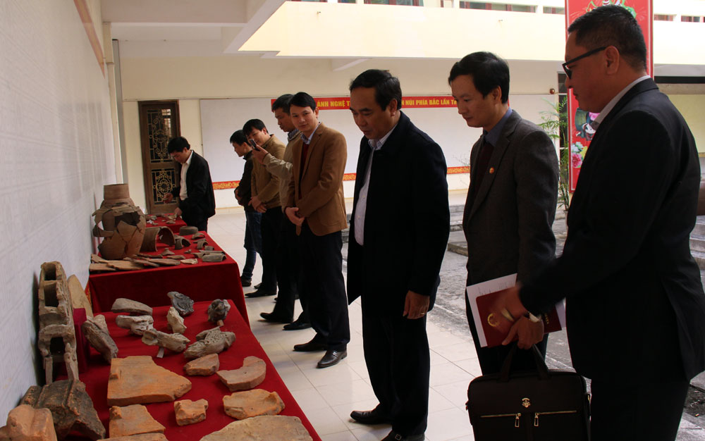 {keywords} {keywords}