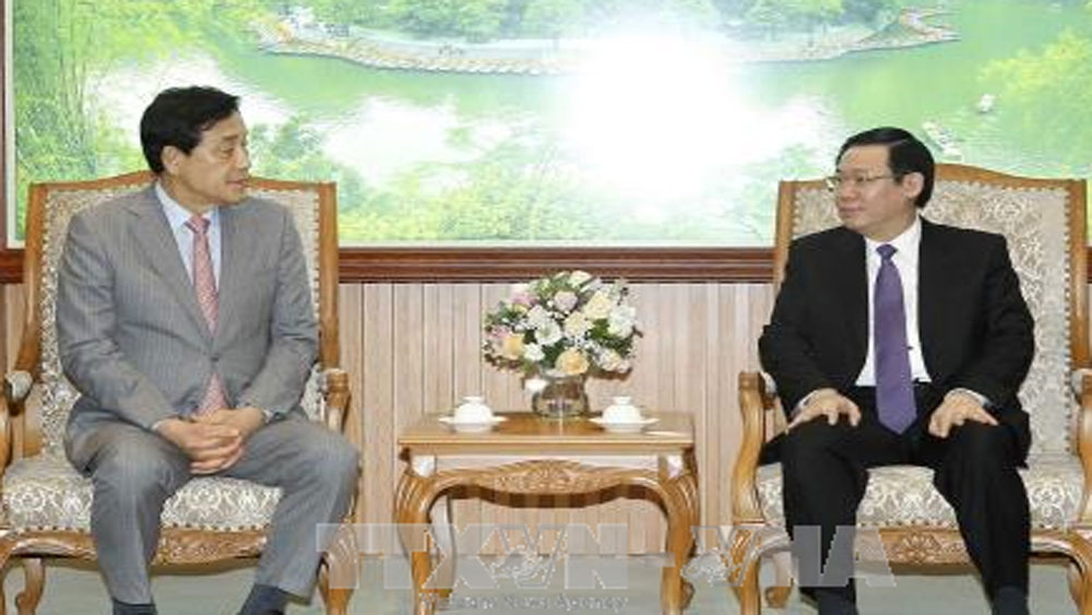 Deputy PM calls for Korean group’s investment in finance