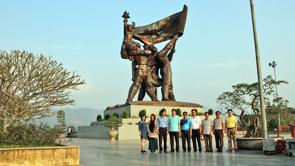 {keywords} {keywords}