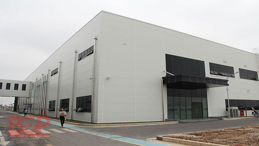 Bac Giang grants new Investment Certificate to 22 projects