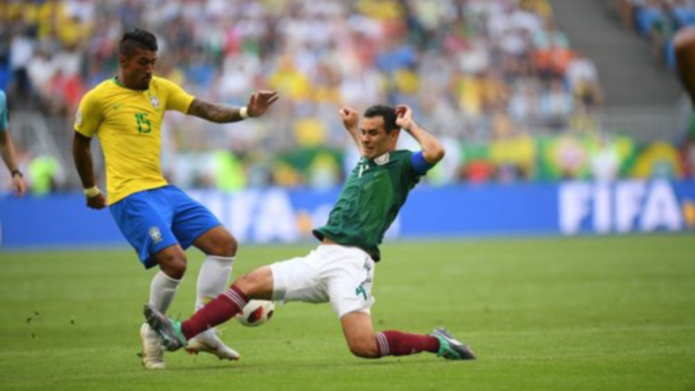 Brazil dễ dàng vào tứ kết World Cup