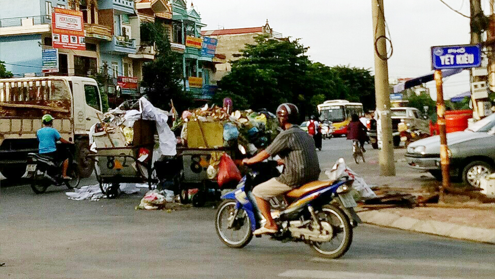 Xe rác chở rác ảnh hưởng đến giao thông