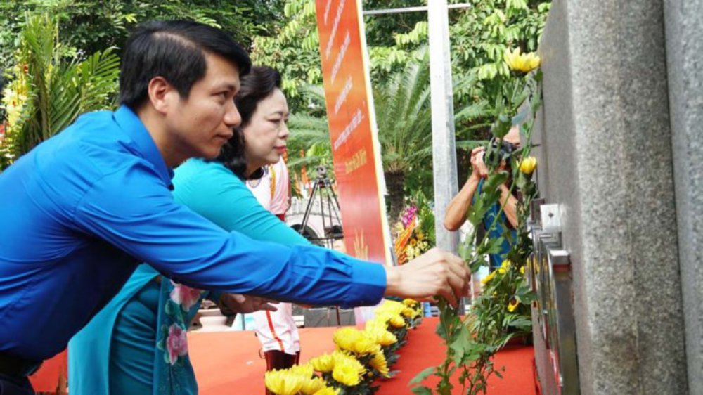 {keywords} {keywords}