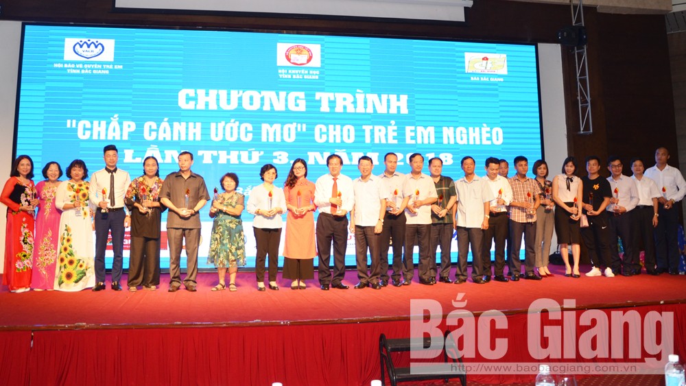 Danh sách các tổ chức, cá nhân ủng hộ Chương trình "Chắp cánh ước mơ" cho trẻ em nghèo lần thứ 3 năm 2018