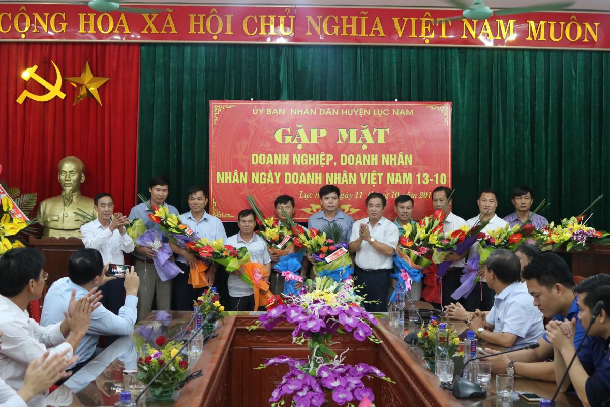 Gặp mặt, đối thoại với doanh nhân