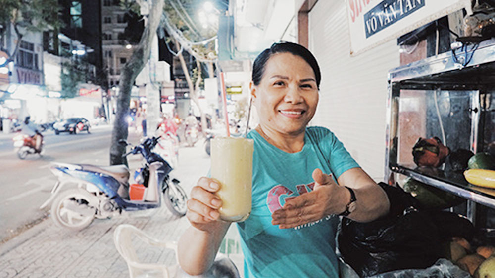 Give it in writing: no spoken word at Saigon smoothie stall