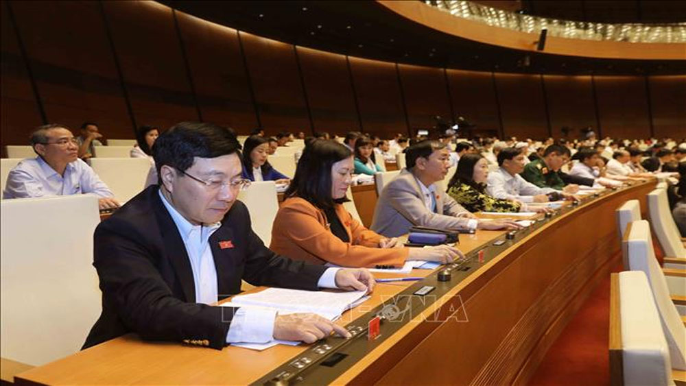 Thông qua Nghị quyết điều chỉnh kế hoạch đầu tư công trung hạn giai đoạn 2016 - 2020