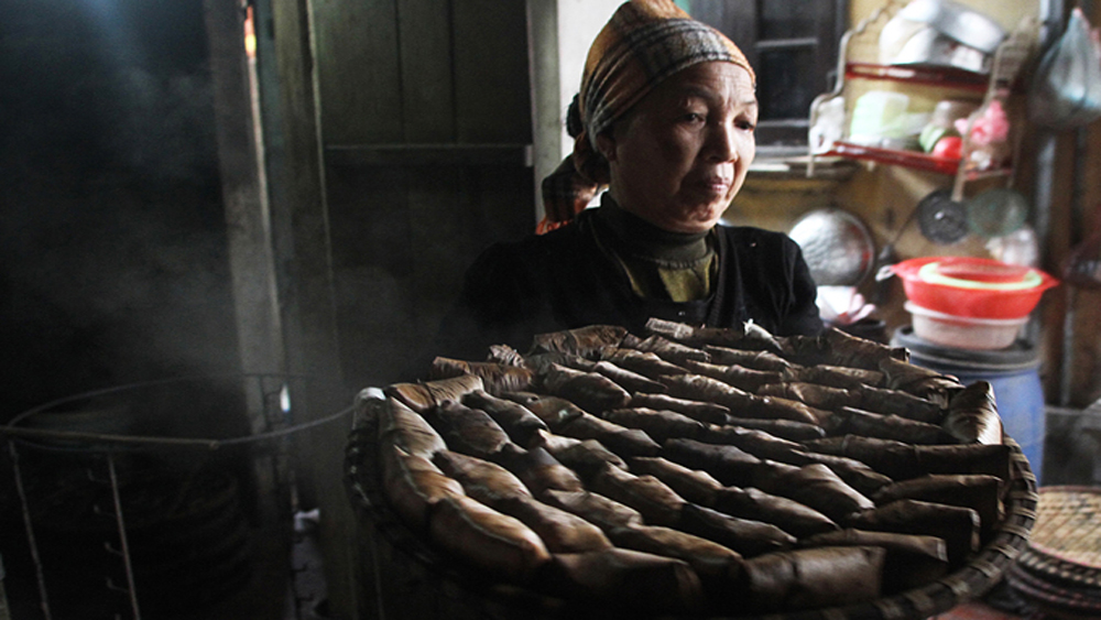 A Hanoi village that has its cake and sells a lot of it