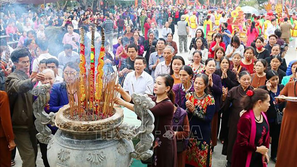 Dâng hương tưởng nhớ, tri ân công đức Tổ Mẫu Âu Cơ