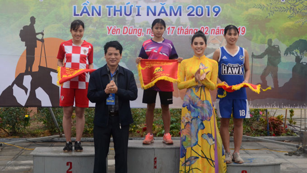 Sôi nổi giải việt dã leo núi "Chinh phục đỉnh Non Vua huyền thoại"