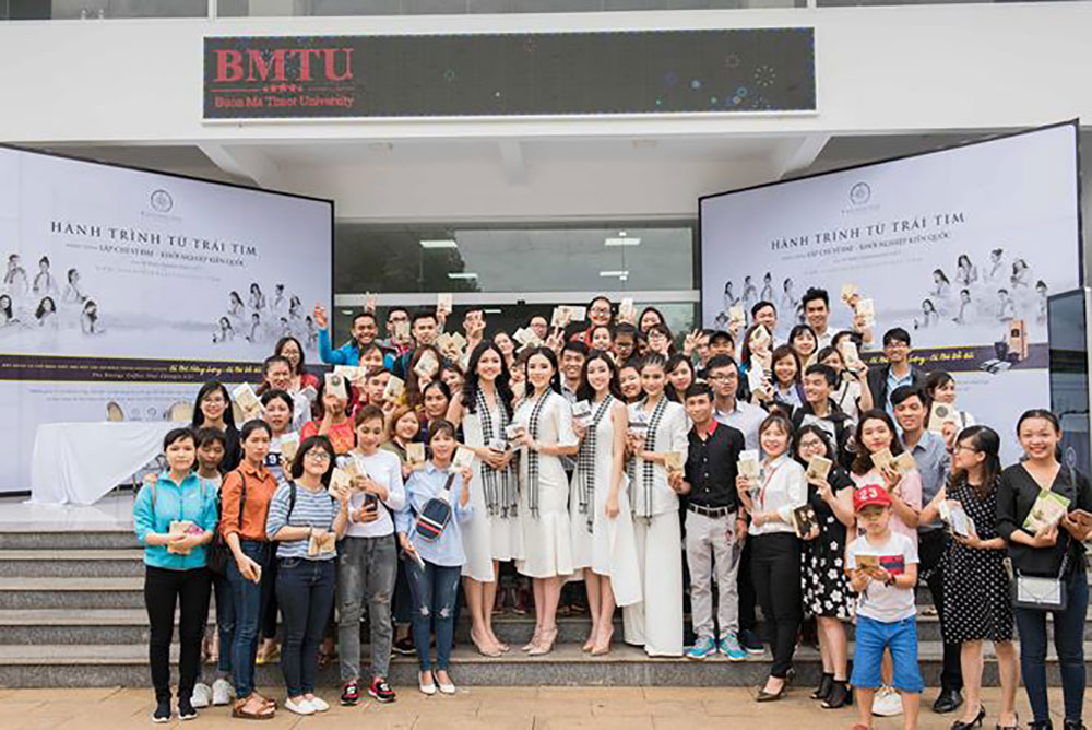 {keywords} {keywords}