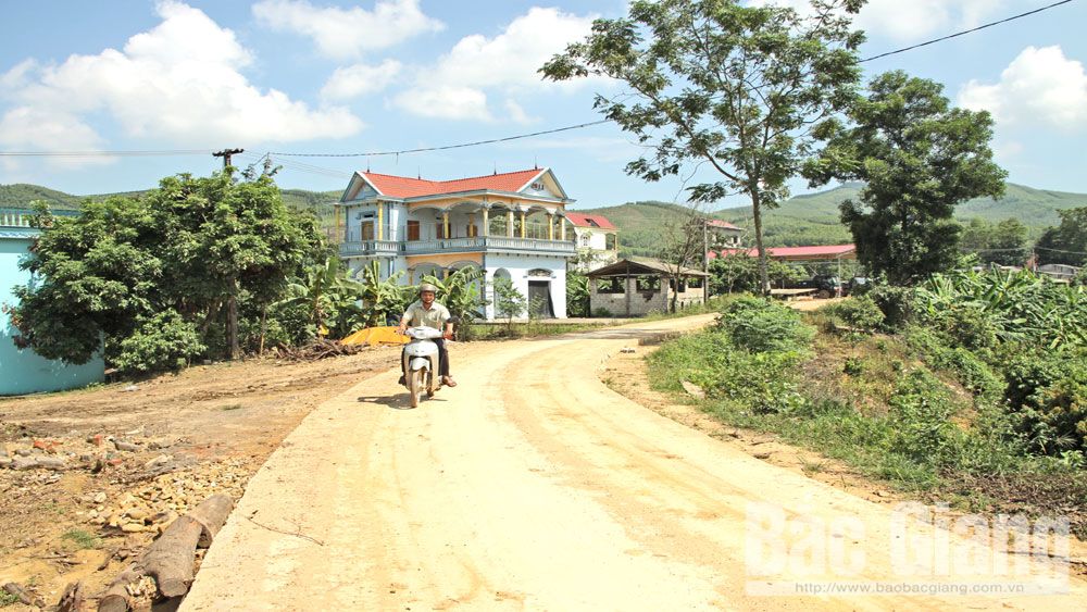 Lục Nam (Bắc Giang) kích cầu làm đường  ở vùng khó khăn