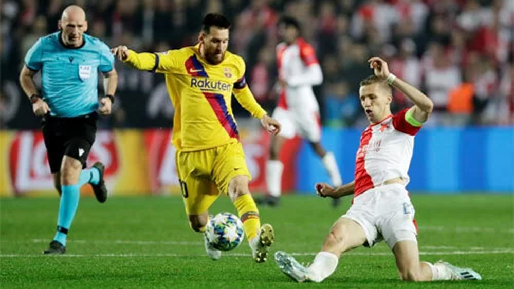Barca thắng Slavia nhờ bàn phản lưới