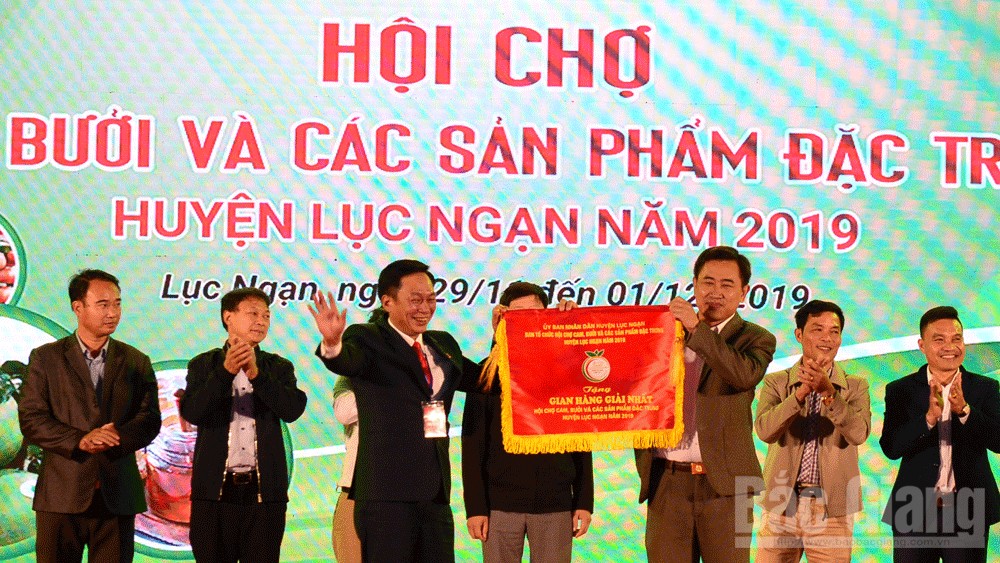 Tiêu thụ hơn 800 tấn quả tại Hội chợ cam, bưởi và các sản phẩm đặc trưng huyện Lục Ngạn