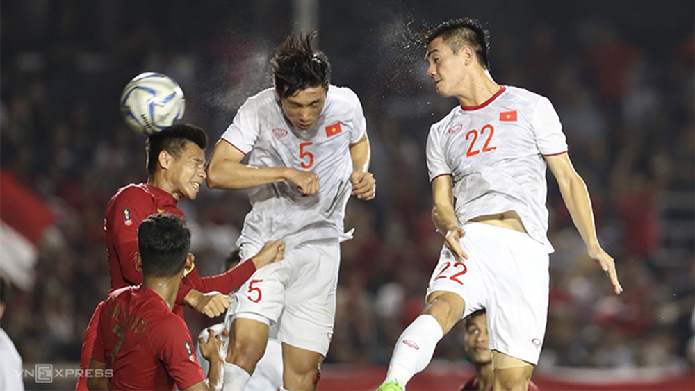 Chung kết bóng đá nam SEA Games 30 U22 Việt Nam-U22 Indonesia  (hiệp 1): Đoàn Văn Hậu đánh đầu ghi bàn mở tỷ số cho Việt Nam