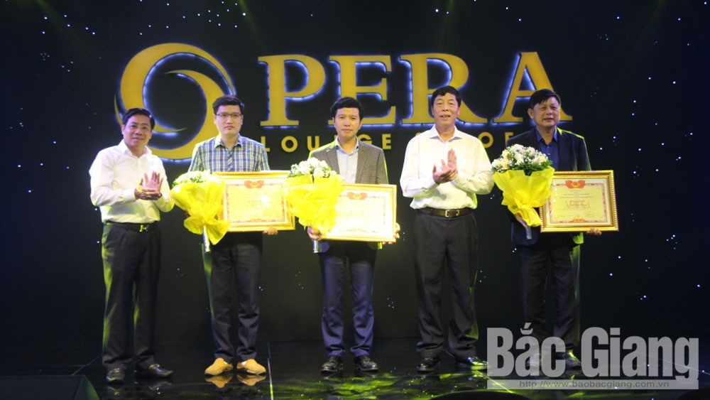 {keywords} {keywords}