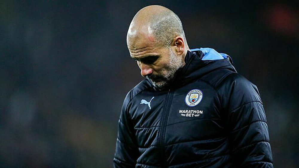 HLV Pep Guardiola đầu hàng trước Liverpool