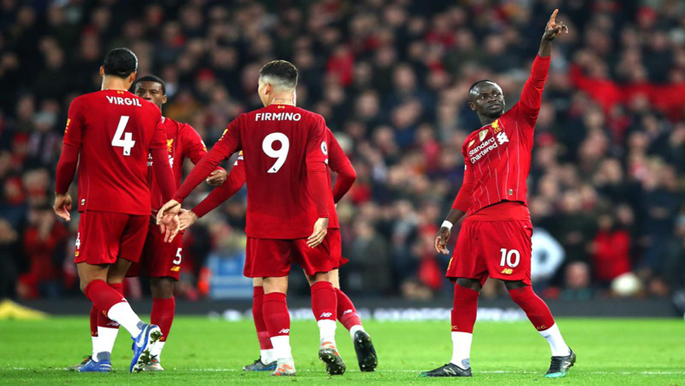 Thắng Wolves nhờ VAR, Liverpool tiếp tục thống trị Premier League