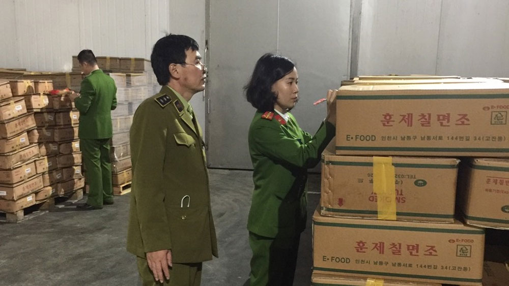 Lộ kho chứa 25 tấn đùi gà hết hạn, hôi thối