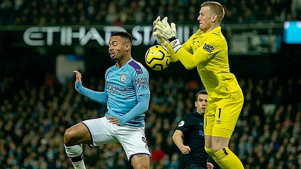 Man City rút cách biệt với Liverpool xuống 11 điểm