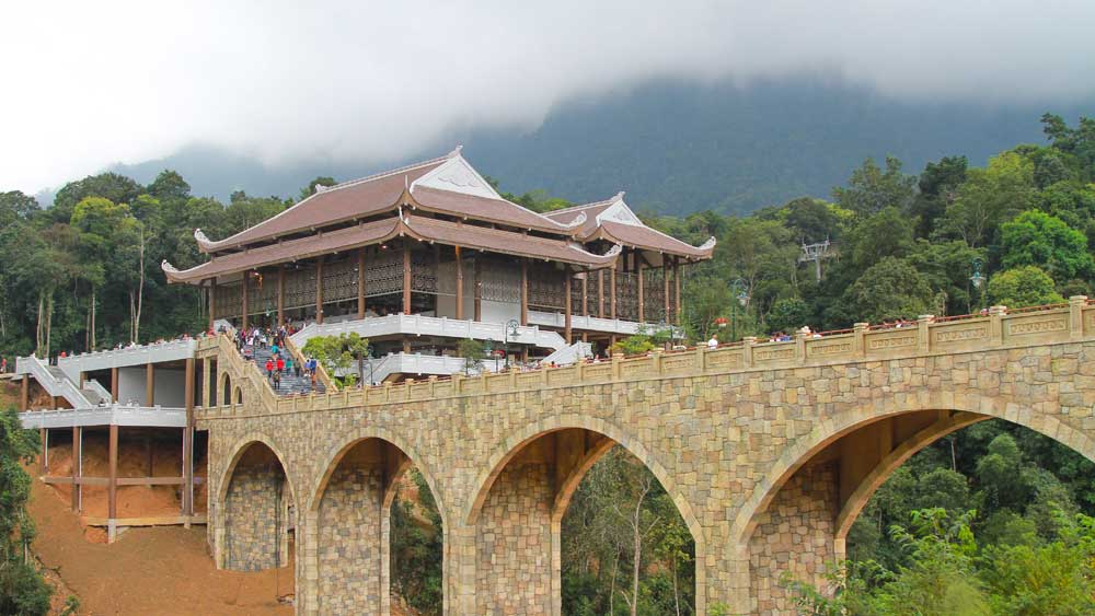 Cầu đá Tây Yên Tử