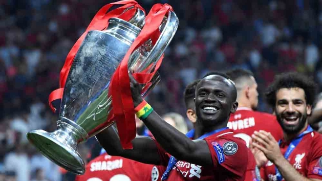 Sadio Mane: Đôi giày rách và người hùng Liverpool