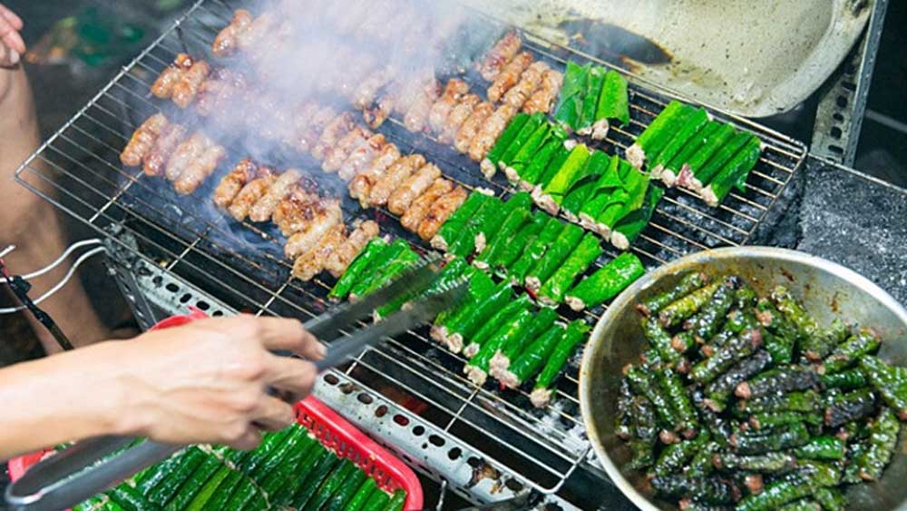 "Bo la lot", fragrant grilled beef rolled in lolot leaf