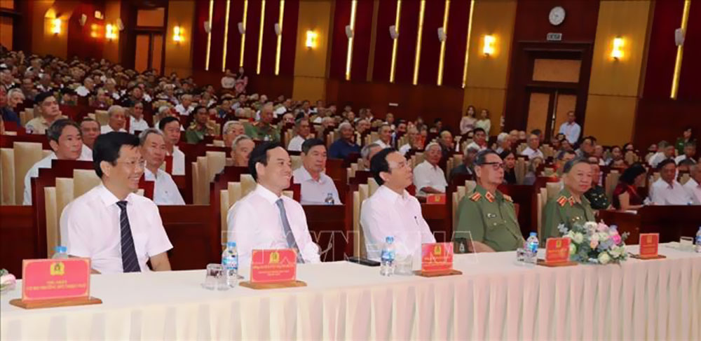 {keywords} {keywords}