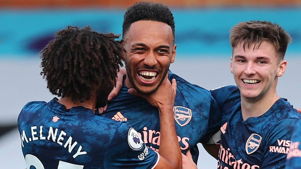 Arsenal thắng lớn ở Ngoại hạng Anh