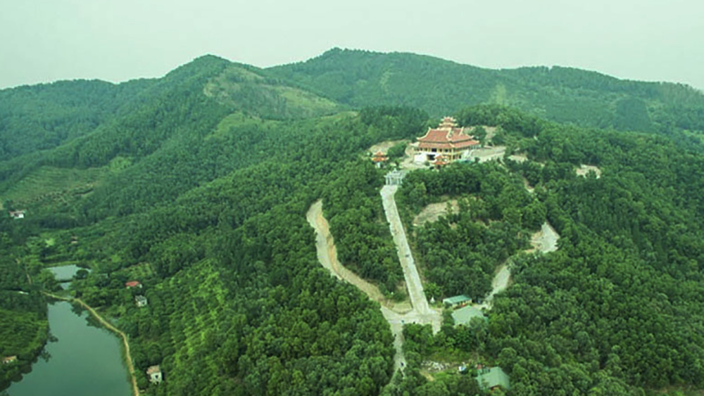 Tọa thiền trên dãy Nham Biền