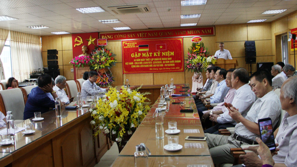 {keywords} {keywords}