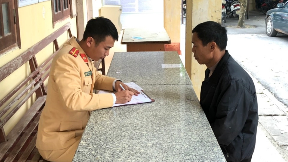 Bắc Giang: Xử phạt nguội tài xế xe con đi ngược chiều