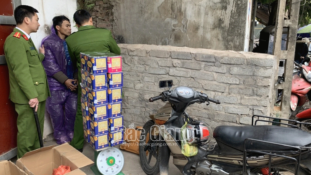 Bắc Giang: Bắt giữ đối tượng vận chuyển trái phép gần 40kg pháo