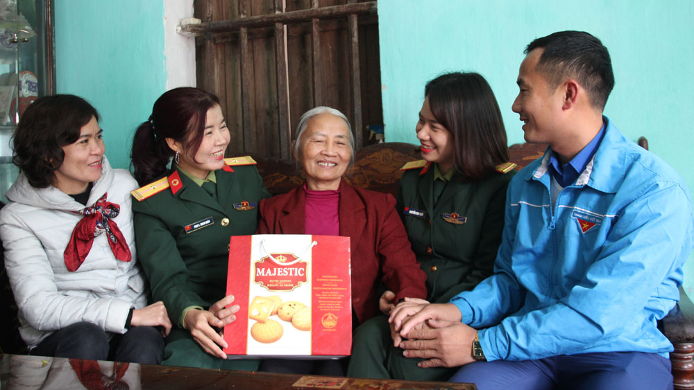 Muôn tấm lòng hướng về biên cương