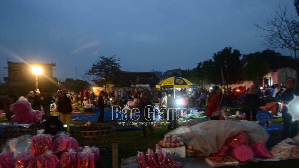 Bắc Giang: Độc đáo phiên chợ âm dương mùng 2 Tết, mỗi năm chỉ họp một lần