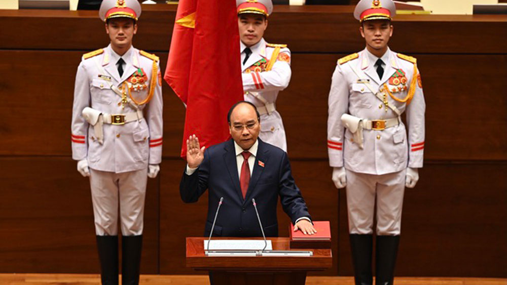 Chủ tịch nước Nguyễn Xuân Phúc tuyên thệ nhậm chức