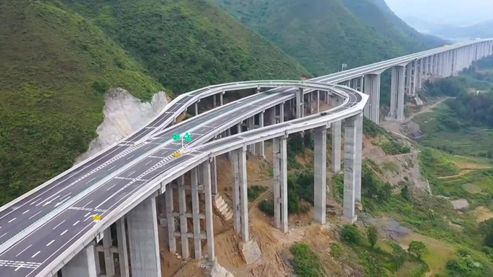 Thiết kế lạ giúp ôtô quay đầu giữa cao tốc