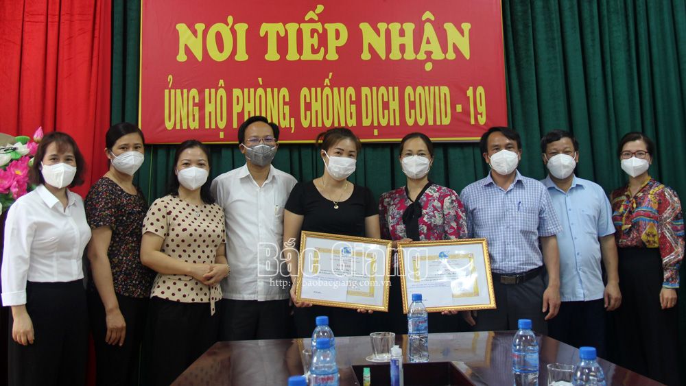 Nghĩa cử của hai phụ nữ ở tâm dịch