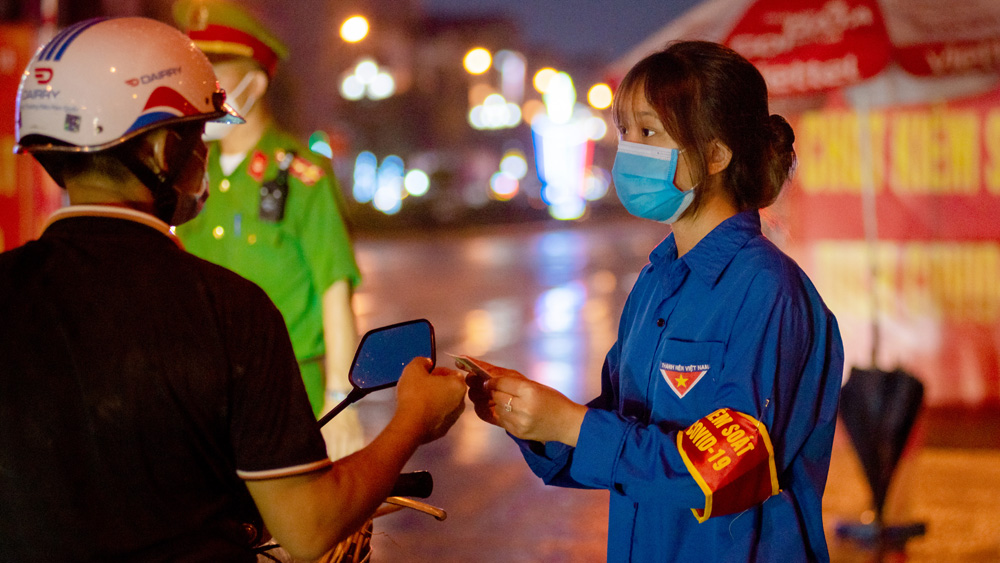 Nhóm ảnh dự thi: Ngày đêm bám chốt