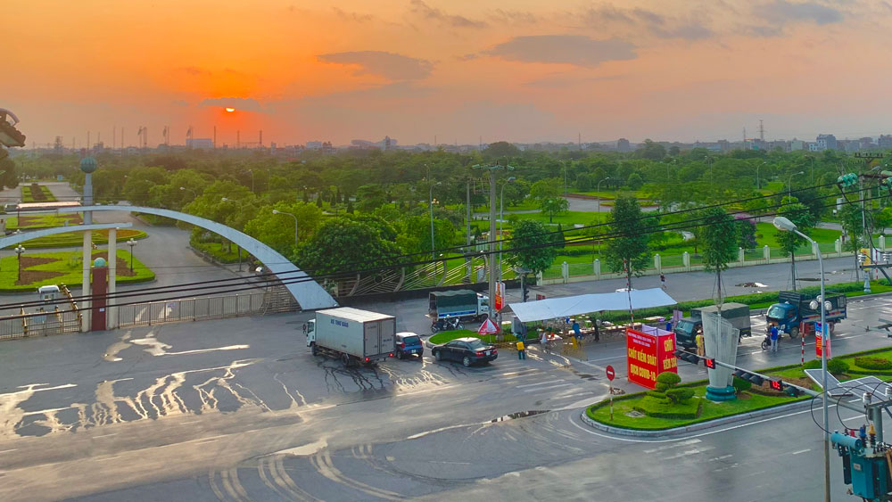 Ảnh dự thi: Bình minh trên chốt kiểm dịch