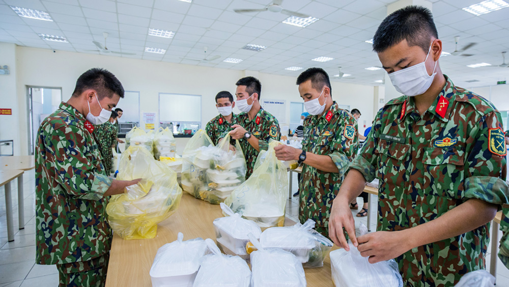 Nhóm ảnh dự thi:  Chăm lo bữa ăn tại bệnh viện dã chiến