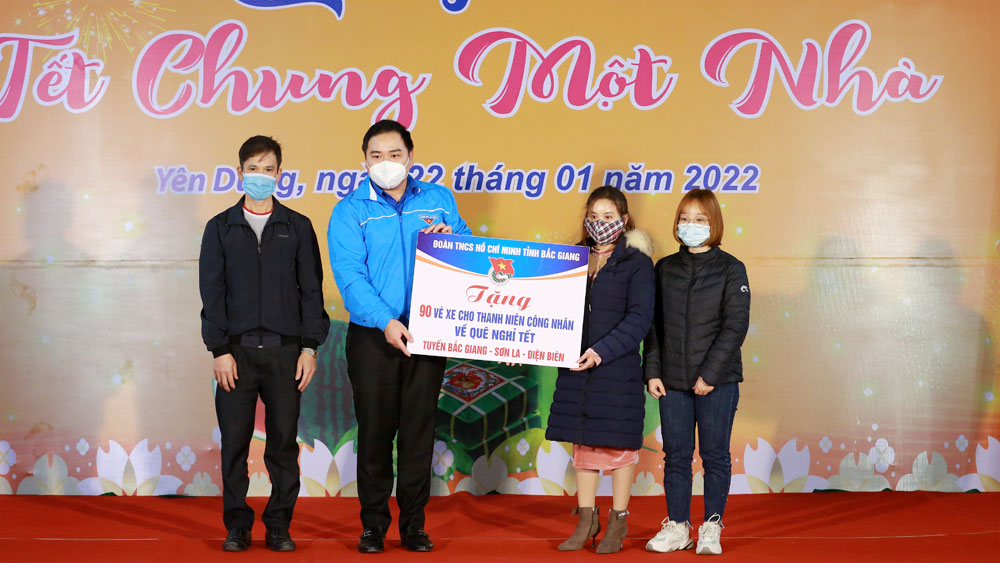 Sôi nổi hoạt động Tết chung một nhà cho công nhân và trẻ em