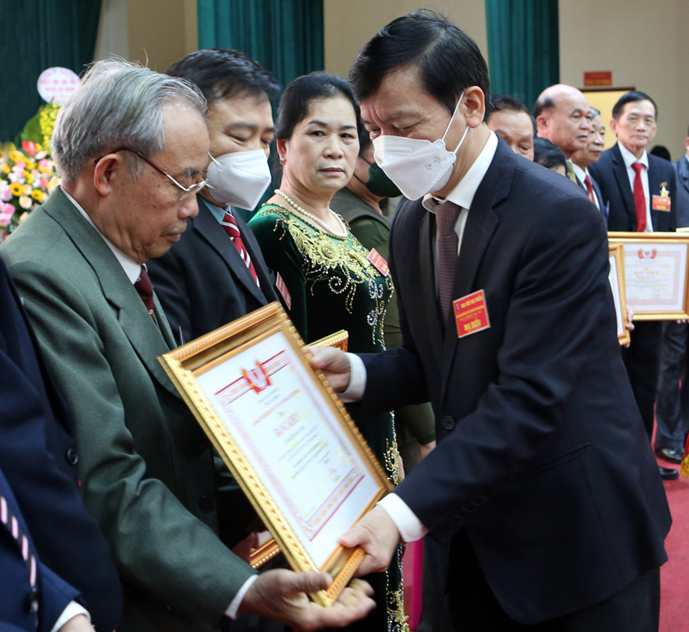 {keywords} {keywords}