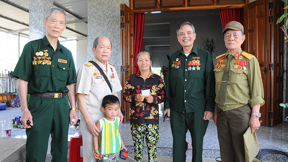 {keywords} {keywords}