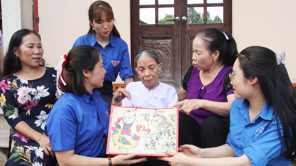 Vẽ trọn dáng hình đất nước